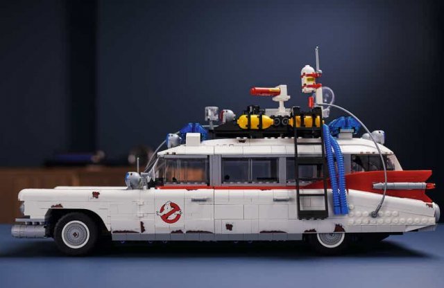 Szerencsére lesz mivel elütni az időt, a Szellemirtók ikonikus autóját LEGO-ból is meg lehet építeni