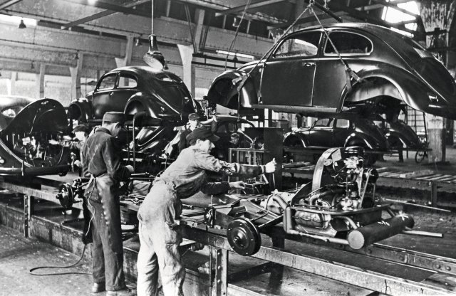 Egy kis történelem: 75 éve kezdődött a VW Bogár sorozatgyártása