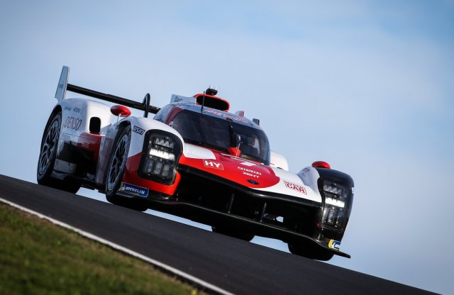 Ez a Toyota új Le Mans-i versenyautója - a GR010-ből utcai változat is készül