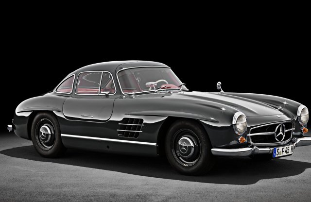 1952. március 12-én mutatta meg magát a nagyvilágnak a Mercedes 300 SL