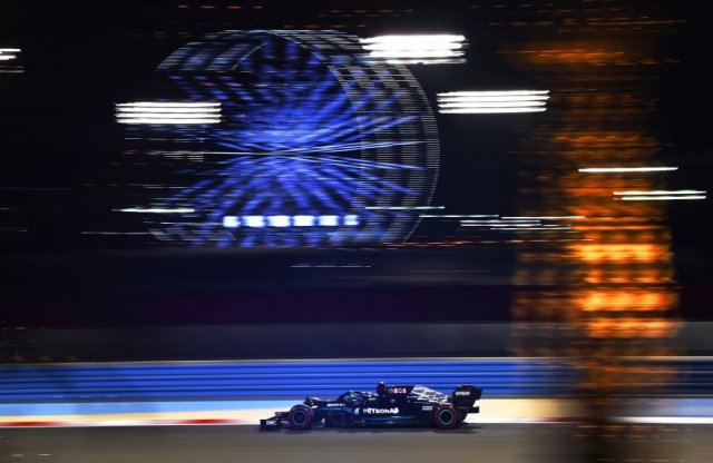 F1, Bahreini Nagydíj: Hamilton ismét rögtön az élen
