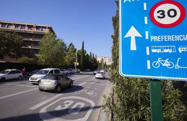 A Spanyolország lakott területein lévő utak nagy részén 30 km/h-ra csökkent a sebességkorlát