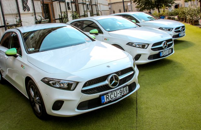 A megosztott autók belső égésű motorral is olcsóbban parkolhatnak mostantól Budapesten