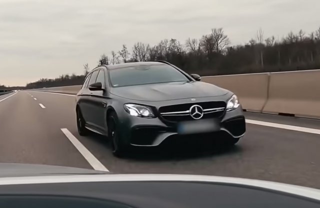 Mercedes-AMG E 63 S az Autobahnon padlógázzal, kicsit máshonnan videózva