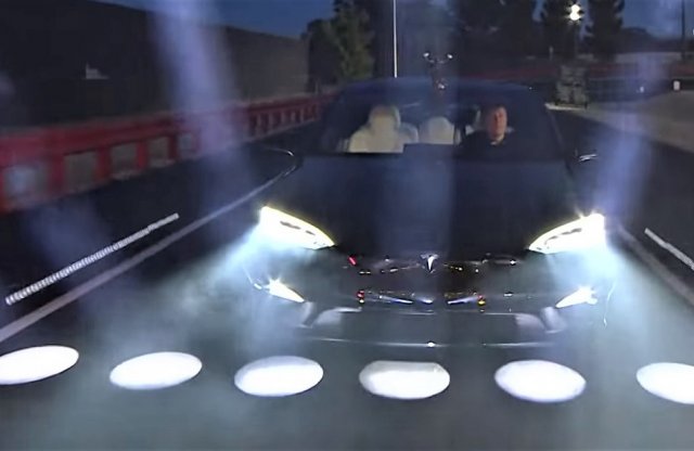 Brutális az új Model S Plaid gyorsulása: most láthatod, hogy mit is kezdett el kiszállítani a Tesla