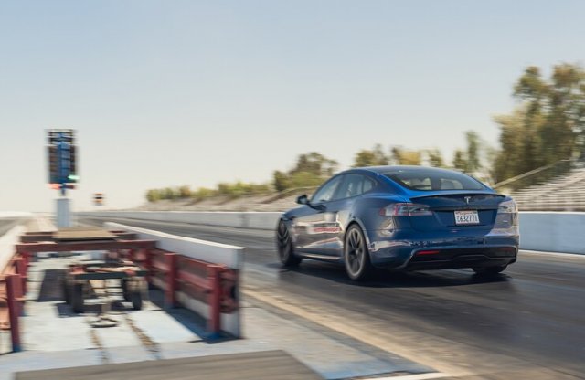 Hivatalosan 1,99 másodperc* a legerősebb Model S 100-as sprintje, de a hangsúly a csillagon van