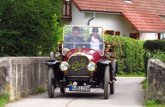 Így zajlott a százéves Opel Torpedo 5 napig tartó, 1000 kilométeres hazaútja Rüsselsheimbe