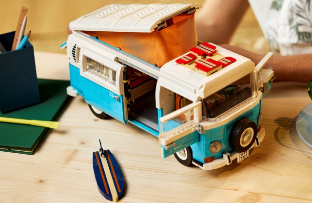 A Volkswagen T2 kisbusz LEGO változatával összerakhatod magadnak az autótörténelem egy szeletét