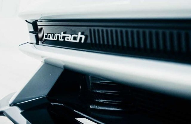 A Lamborghini Countach ügyesen idézi a múltat, V12 motorját is megvillantották