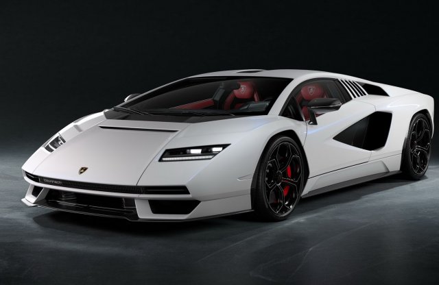 Miután kiszivárogtak a gyári fotók, gyorsan be is mutatták az új Lamborghinit