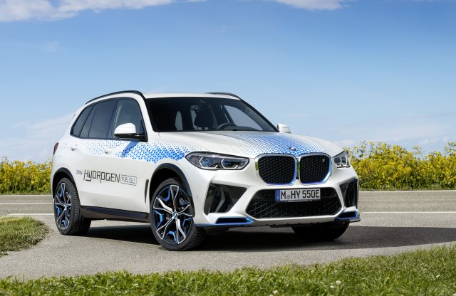 A Müncheni Autókiállításon a látogatók kipróbálhatják a BMW iX5 Hydrogen első példányait