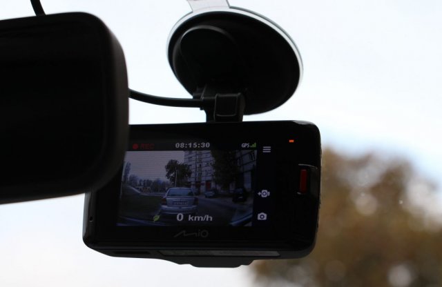 Olyan jó a hazai közlekedésbiztonság, hogy rekordszám fogy a dashcam. Van értelme rögzíteni?
