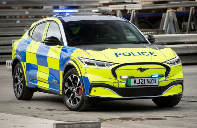 Lehet, hogy Mustang Mach E-re vált a brit rendőrség?