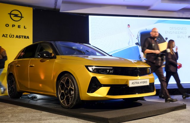 Jövő hónapban már talán ára is lesz, most itthon is debütált a legújabb Opel Astra