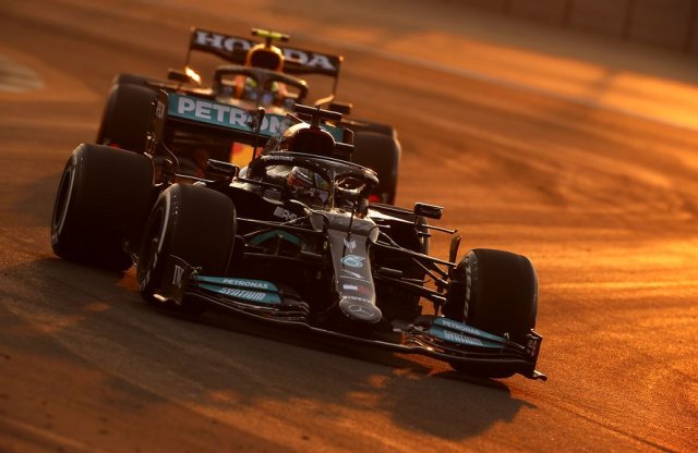 Hamilton nyert, Verstappen második lett az első Szaúdi Nagydíjon