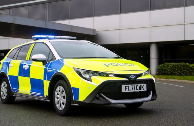 Hibrid rendőrautókat állítottak szolgálatba Angliában