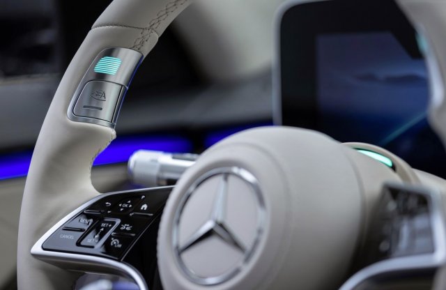 A német hatóságok önvezetéssel kapcsolatos szigorú előírásait is teljesíti a Mercedes-Benz S-osztály