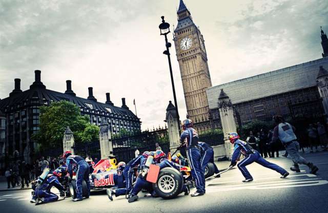 Webber London utcáin tesztelte a Red Bullt