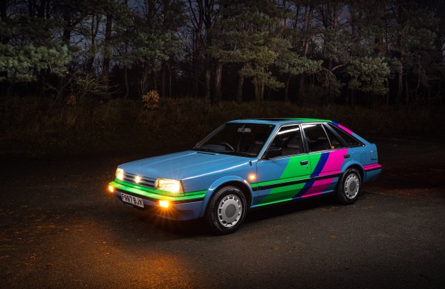 A '80-as évek stílusa találkozik a modern technológiával a villanyhajtású Nissan Bluebirdben