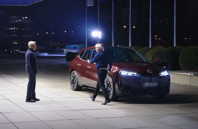 Christoph Waltz és Supercar Szöszi is felbukkan a BMW karácsonyi videójában