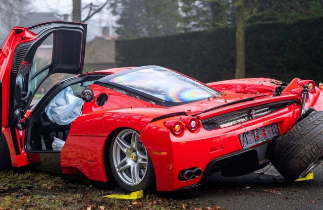 Egymilliárd forint értékű Ferrari ment a levesbe Hollandiában