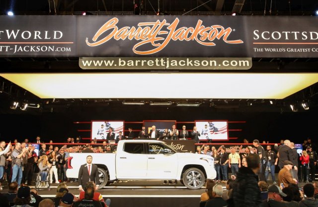 A Barrett-Jackson aukciós ház jótékonysági árverésén került kalapács alá két Toyota