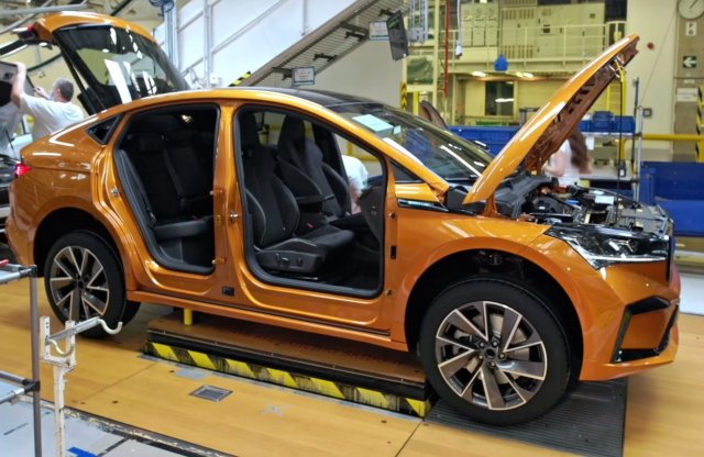 Már a gyártósoron a Škoda Enyaq Coupé iV, videón láthatjátok, hogyan készül!