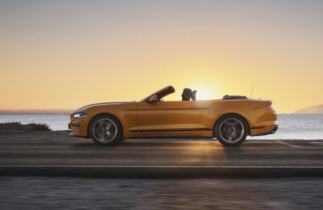 California Special változatban is érkezik a tető nélküli Mustang