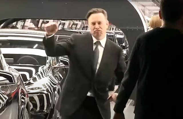 Erre mondják, hogy Elon Musk betáncolt az autógyártás történelmébe?
