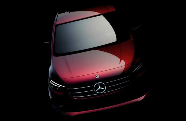 Kivételesen nem egy SUV-t, hanem egy luxus-egyterűt mutat be a Mercedes