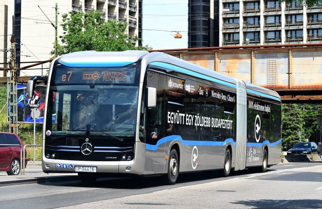 A BKK és az ArrivaBus teszteli a Mercedes és a MAN elektromos buszait - mutatjuk, hol és mikor!