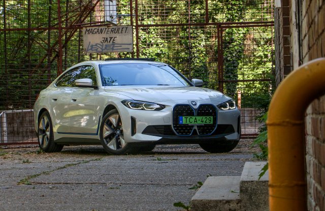 BMW i4 eDrive40 teszt:  sokaknak ez lesz a tökéletes villanyautó!