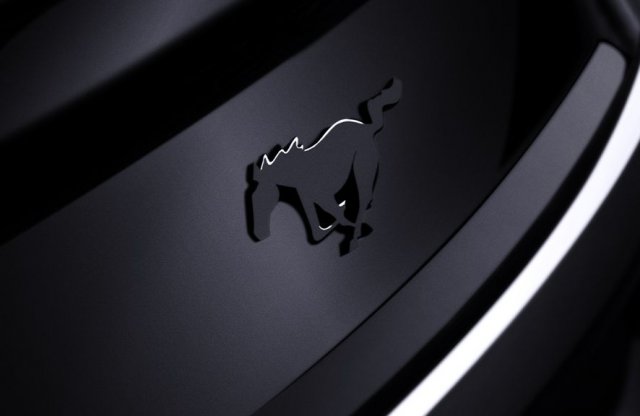 Az internet segítségét kéri a Ford a következő fekete logós Mustang névadásához
