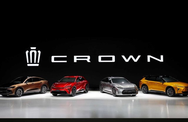 Rögtön négy Toyota Crown változatot is bemutattak a szedántól a SUV-ig!