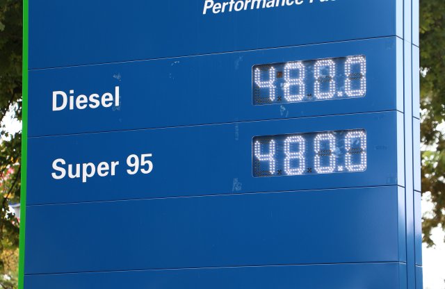 Szerdától emelkedik az üzemanyagok piaci ára, de csak egy kevéssel