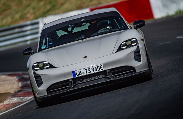 A Porsche a Tesla Model S Plaid korábbi rekordját döntötte meg
