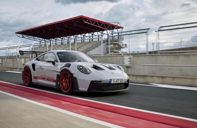 Eddigi legdurvább - utcán is használható - pályaszörnyét készítette el a Porsche a 911 GT3  RS-sel