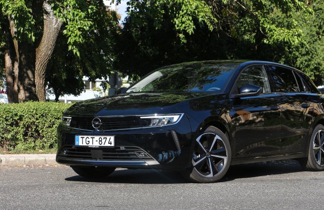 Reálisan kell nézni a dolgot: Opel Astra Elegance 1.5 Turbo D teszt