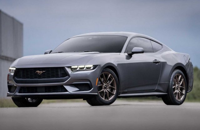 Hátul gumit égető V8, kézi váltó és az eddigi legvadabb dizájn: ez az új Mustang