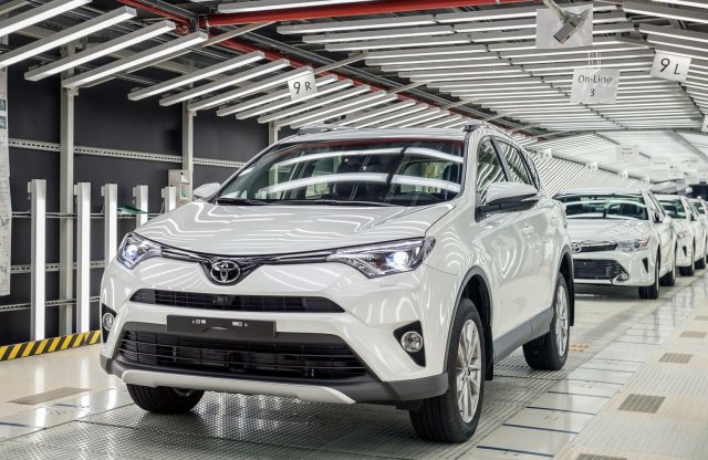 Márciusban még csak időszakosan zárta be a Toyota az orosz gyárat,  most viszont elengedték