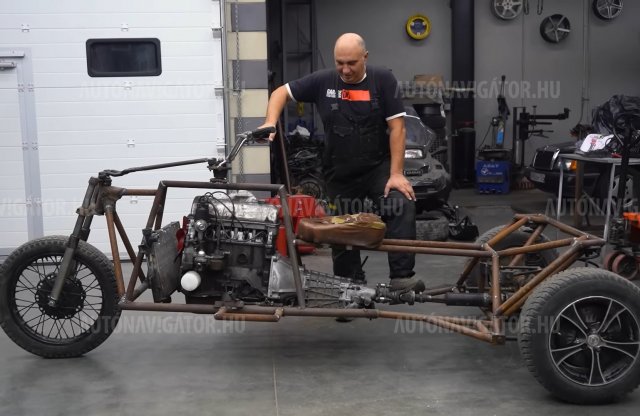 Videón a meglepő átépítés: egyedi, háromkerekű motort hajt a Lada négyhengeres erőforrása!