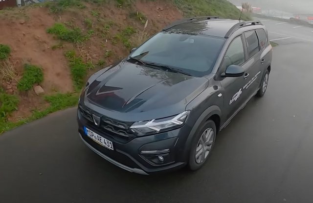 Egyliteres, gázos Dacia Jogger végsebesség-teszt az autobahnon? Íme a videó!