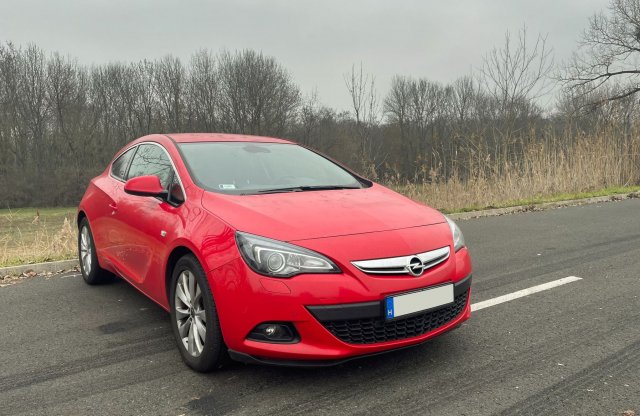 Ne félj a kilométerektől - ezt üvölti ez az Opel Astra GTC is!