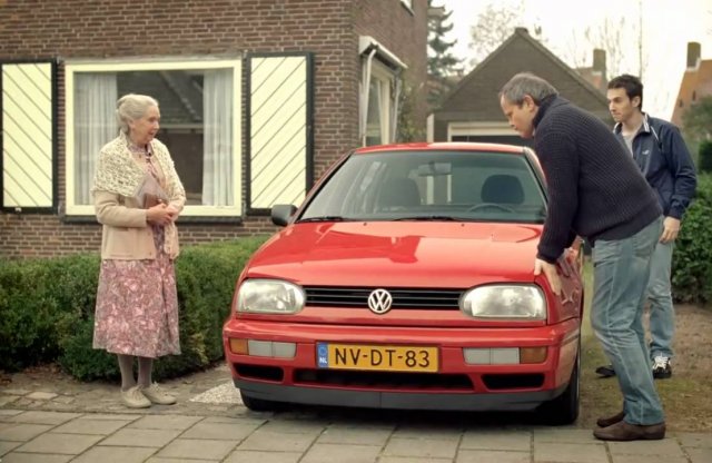 Csak egy újabb piros Volkswagen töltheti be azt a tátongó űrt, amit a hármas Golf hagyott