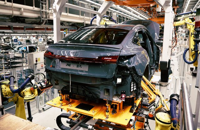 Elkezdődött az Audi Q8 e-tron modellek gyártása Brüsszelben