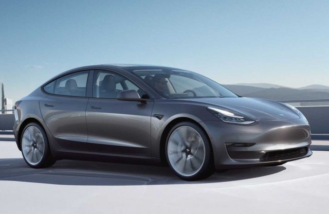 Ezért nem éri meg elaludni az önvezető Tesla volánja mögött?
