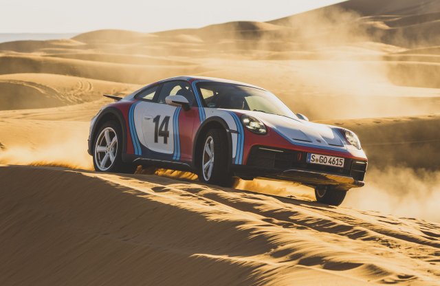 Történelmi dekorfóliák jelentek meg a 911 Dakar számára
