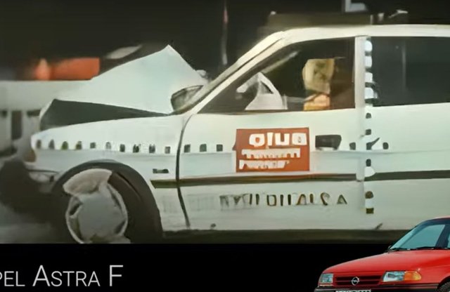 Egyetlen videóban az összes Opel Astra töréstesztje!