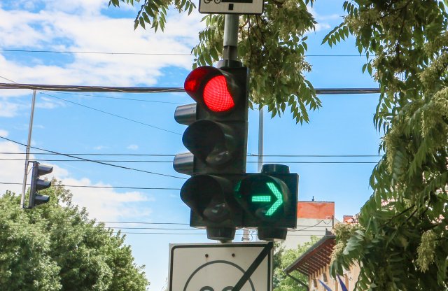 A piros, a sárga és a zöld mellé a fehér lámpa is becsatlakozhat a jövőben egy elmélet szerint