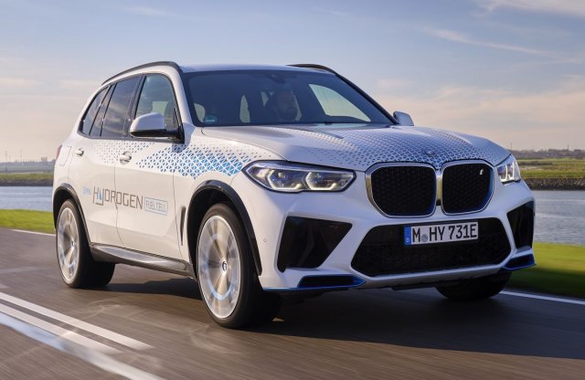 Már az utakon a BMW iX5 Hydrogen tesztflotta